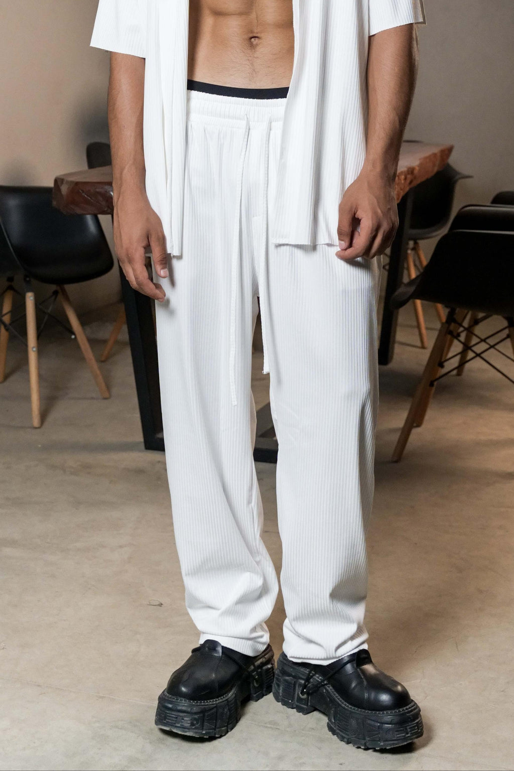 WHITE STRIPPED PANTS